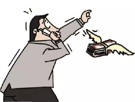 以吃面为幌子，他将面店老板的5000元现金偷走