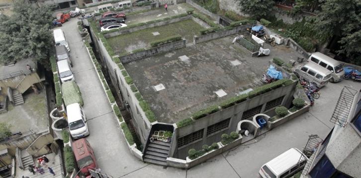 重庆24层网红楼没电梯  3个出口通往3条街