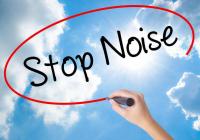 女子遭遇现实版《扔靴子》 噪音纠纷一扯10年