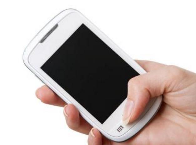 男子在网吧通宵睡着  手机被偷