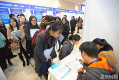 重庆举办冬季人才特大型招聘会 18到60岁都有合适的工作