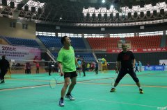 羽毛球俱乐部联赛总决赛开打 24支球队角逐山城最强团队