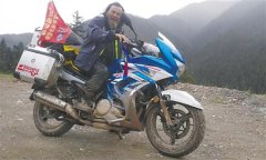 潮爷潮范穿皮裤圈粉丝飚摩托 七旬老人单骑闯西藏