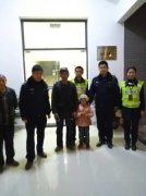 4岁女童迷路在高速出口哭泣 警民联手送她回家