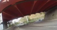 女司机高速路上迷路 不识交通标志竟逆行500米