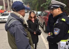 女子骑车撞伤男孩 私了10天后对方找来了