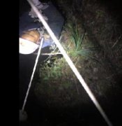 男子下山砍柴不慎跌落40米天坑 竞毫发无伤