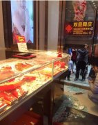 快讯：沙坪坝一金店今天凌晨被盗