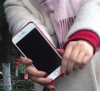 监控视频三条线索 美女变“福尔摩斯” 找回手机