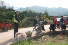 千万做不得！高速停车买水果 买卖双方都违法！