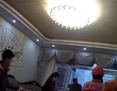 大足一男孩睡懒觉被母亲掀被子 竟从12楼阳台跳了下去