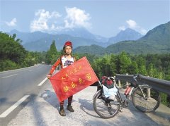 七旬老人骑行三万公里 “骑走”了疾病 “骑来”了肌肉