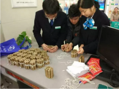 云阳小伙工资领到硬币上万枚