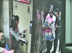 女儿钱包被盗 还热心提醒小偷钱掉了