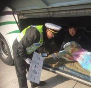 客车司机不睡车厢要躺进货厢 理由：这里空间大更舒适