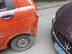 玛莎拉蒂追尾三轮车 维修费要花近10万