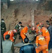 垫江一砖厂发生垮塌事故 5名工人被掩埋