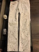 花6000元在香港买的Dior牛仔裤 洗第一次就不能穿了