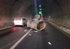 以为只是撞坏一台风扇 结果竟然要赔6万元