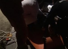 为玩游戏 17岁男孩从8楼爬落水管出门掉到2楼