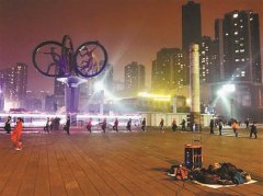 短短两百米街道，24个喇叭齐吆喝