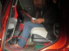 司机穿人字拖开车被罚200元