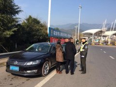 没文化 老板过不了科目一索性无证驾驶