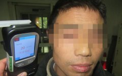 摩托车驾驶员疯狂逃窜 一查问题大了