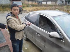 男子为筹网费夜砸车窗盗窃20起