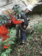 熊孩子没做作业挨了说 离家出走被困200米悬崖