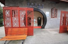 重庆街头出现仿古建筑公厕，上个厕所都能穿越!
