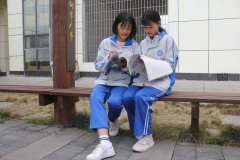 摩托车撞伤老人逃逸初二女生出手相助 警方征集目击者线索