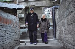 耄耋夫妻的“爱情秘诀”：牵着你的手，直到天荒地老