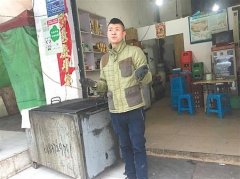 父女俩被大火烧伤求助 烧烤哥开车送医还付住院费