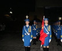 重庆唯一女子高校国旗班英姿飒爽