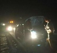 美女错把刹车油箱当水箱 一瓶矿泉水车熄火了