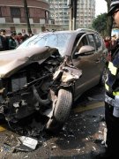 开车打瞌睡 结果......