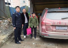 大妈遗失“对老伴的念想” 民警排查数十辆车帮找回