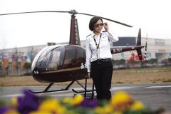  从汽车销售到飞行员 重庆妹儿看部电视剧改变人生