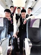 这趟航班没有空姐 乘务员全部是帅气空少