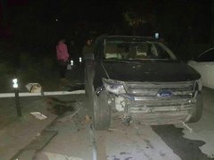  女司机借车参加聚餐 不熟悉车况撞飞护栏