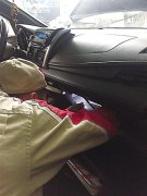 老鼠钻车里6天不出来 车主花千元拆仪表台“缉拿”