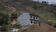 巫溪一对夫妻17年生8胎 生活困苦政府照顾