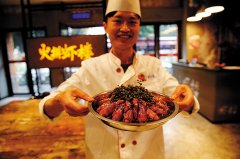 小龙虾今年提早上餐桌，但价格也随之翻倍