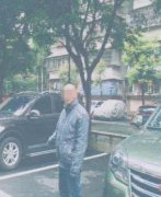  男子醉酒后惹事 连续划伤十余辆车