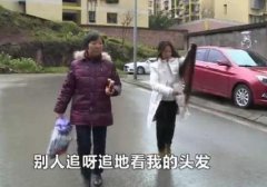 重庆一六旬老太发长两米三 全头无一根白发