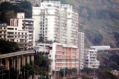 重庆轻轨列车穿楼照火到了国外