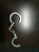 小朋友被“手铐”铐住 原来......