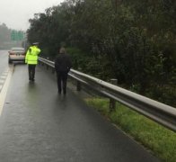 最奇葩的理由尴！新宝马高速抛锚  司机称车太高档没搞懂