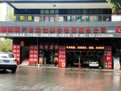 车漆被刮花店家拒赔偿 重庆女车主现场划伤爱车证清白